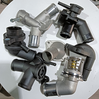 Changan Ford Fiesta V 1.3L 01-08 2S6G8250A1B Flange de refrigerante com montagem de carro em preto
