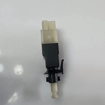 Mercedes-Benz E320 E350 E550 E63 AMG CLS550 CLS63 AMG Interruptor de luz do travão 0015454409/0015456709 4Pin